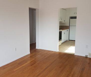 1929 WALLACE 2 BEDROOM HOUSE QUIET NEIGHBOURHOOD - Photo 2