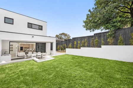 Brand New Luxury Five Bedroom Home in Ultra-Convenient Location - Photo 4