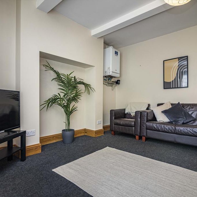 8 bedroom house to rent - Photo 1