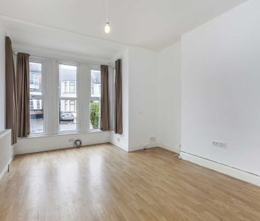 Price £1,800 pcm - Available 12/01/2026 - Unfurnished - Photo 1