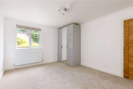 2 bedroom flat in central Tunbridge Wells location - Photo 3