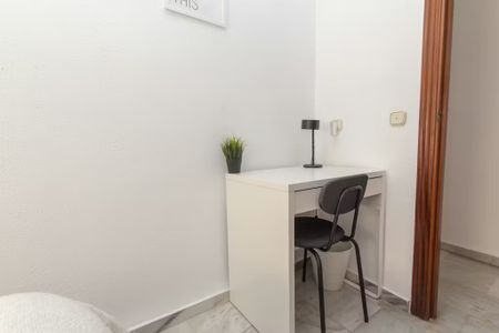 Calle Martínez de la Rosa, Málaga, Andalusia 29010 - Photo 4