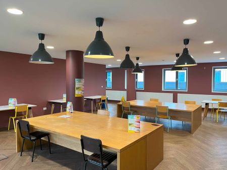 Large Highest Double Ensuite - Photo 2