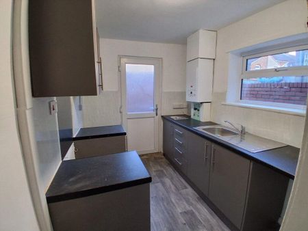 2 bedroom terraced house to rent - Photo 2