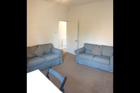 4 Bed Semi-Detached House, Melbourne Road, NG2 - Photo 2