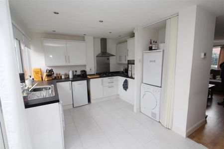 3 bedroom link detached house to rent - Photo 4