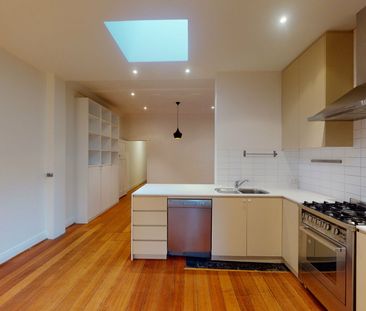 Lovely home, great location - Photo 3
