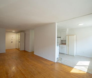 1 Bed 1 Bath - 575 32e Avenue, Lachine - Photo 1