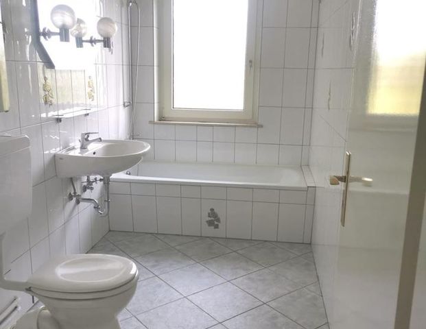 Uninähe, 2 Zimmer, Wohnküche, Einbauküche, begehbarer Kleiderschrank,Gartennutzung, Fernblick...... - Photo 1