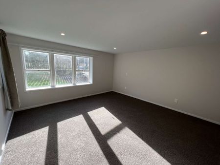 Three Bedroom Beauty - Photo 3