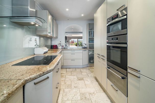 Townhouse in Nueva Andalucía - Photo 1