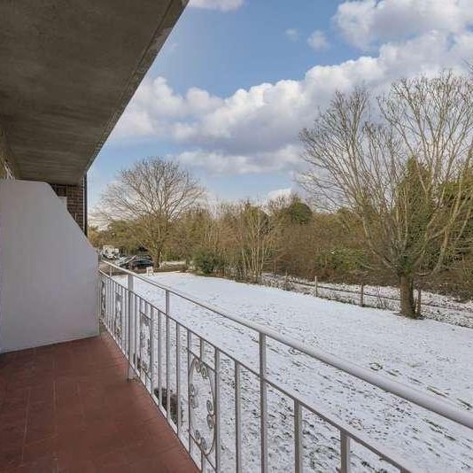 Lancaster Court, SM7 - Photo 1