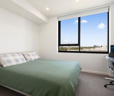 Stylish Apartment Offers Luxury and Lifestyle Convenience - Photo 3