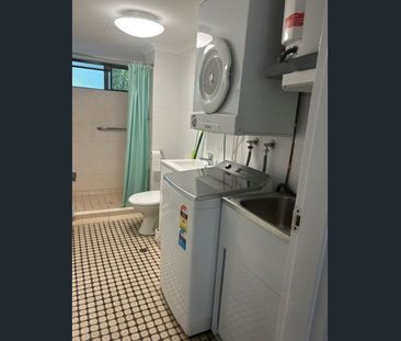 Fully furnished 1 bedroom in the heart of Edge Hill - Photo 6