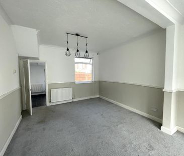 2 bedroom end of terrace house to rent - Photo 3