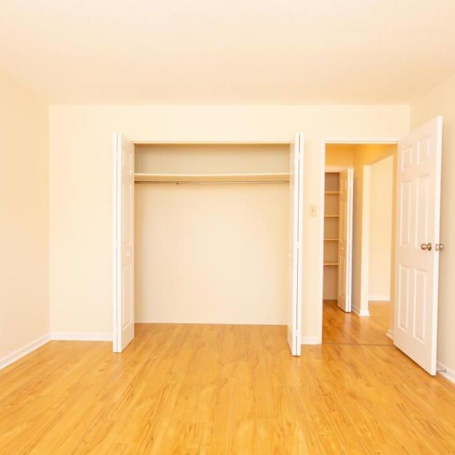 Elroy Apartments - Photo 1