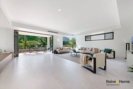 Luxurious Near-New Architect-Designed Full Brick Home in Premier East Wahroonga - Photo 2