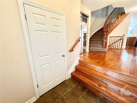 For Lease - 102 Brady Avenue, Kanata, Ontario - Photo 4