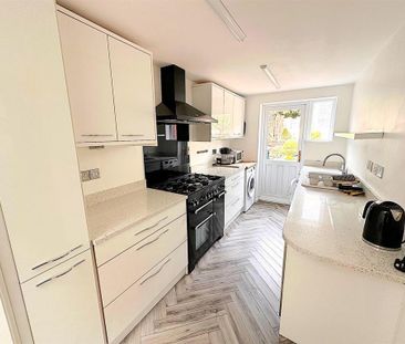 2 bedroom semi-detached house to rent - Photo 6