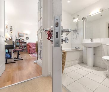 A lovely light and airy one bedroom apartment mins from Mortlake St... - Photo 1