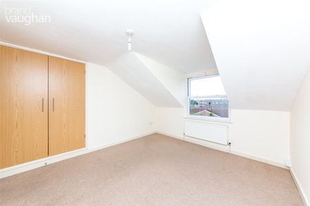 4 bedroom terraced house to rent - Photo 3
