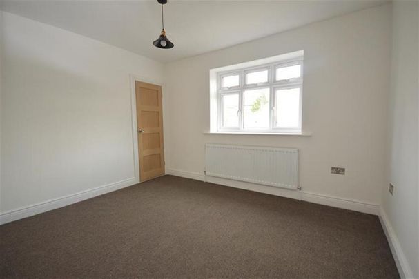 3 bedroom bungalow to rent - Photo 1