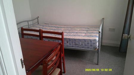 6 bedroom terraced house to rent - Photo 5