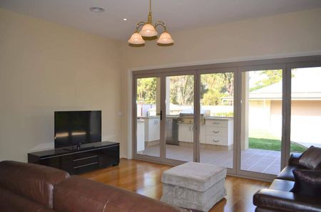 FULLY FURNISHED - UNAVAILABLE UNTIL FEBRUARY 2019 - Photo 2