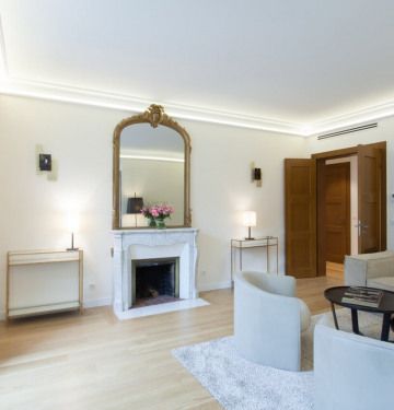 Appartement • Paris 8ème - Photo 1