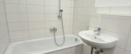 Blick ins Grüne! Bei Anmietung erhalten Sie 2 Monate grundmietfrei! - Photo 1