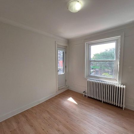 Recently Renovated 5½ Apartments Available - A louer • For Rent - Photo 3