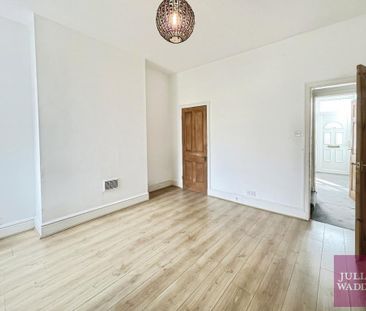 2 bedroom end of terrace house to rent - Photo 4