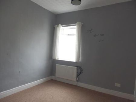 3 bedroom end of terrace house to rent - Photo 4