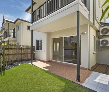 Open plan living area with A/C - Photo 5