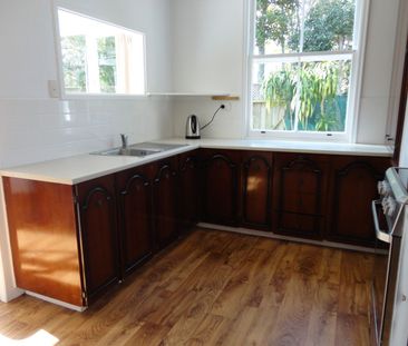 Epsom 3 bdrm classic bungalow on a full section - Photo 5