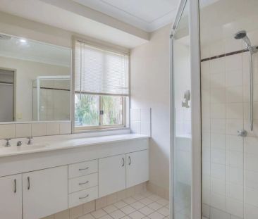 Modern 3-Bedroom Townhouse in Gated Boutique Complex - Photo 5