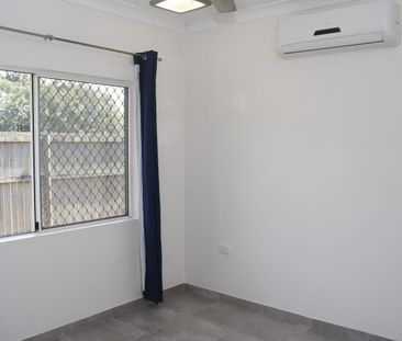 SPACIOUS THREE BEDROOM HOME – HUGE, FULLY FENCED GARDEN – PET FRIENDLY - Photo 6