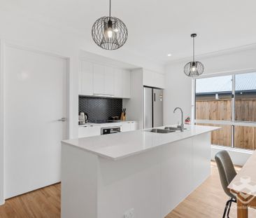 ROOM 3 AVAILABLE – MODERN CO-LIVING HOME WITH UTILITIES INCLUDED - Photo 4