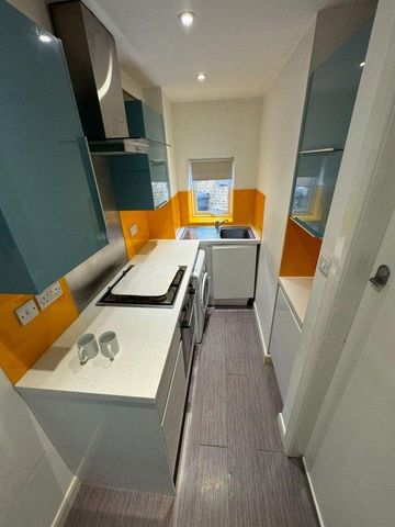 4 bedroom flat to rent - Photo 5