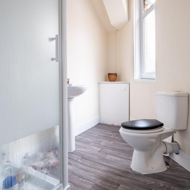 5 bedroom maisonette to rent - Photo 1