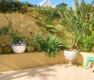 ULTRA-MODERN, SEMI-LIKE 2 BEDROOM GARDEN APARTMENT, PEACEFUL, PRIVATE - Photo 6