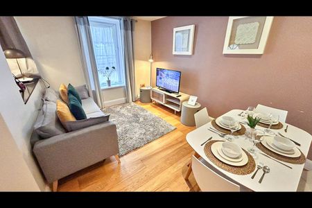 2 Bed Flat, Stoddart House, SW8 - Photo 2