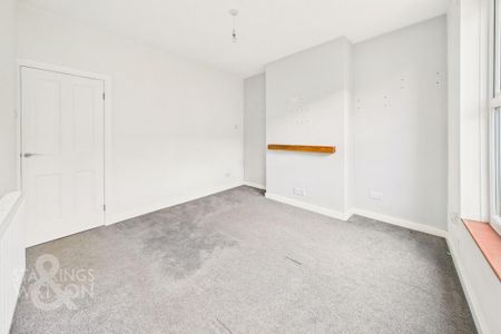 3 bedroom terraced house to rent - Photo 5