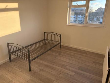 3 Bedroom Flat To Let - Photo 2