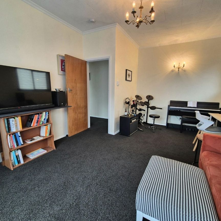 Charming 2-Bedroom Home in the Heart of Island Bay - Photo 1