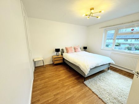 3 Bed Terraced House, Storks Road, SE16 - Photo 4