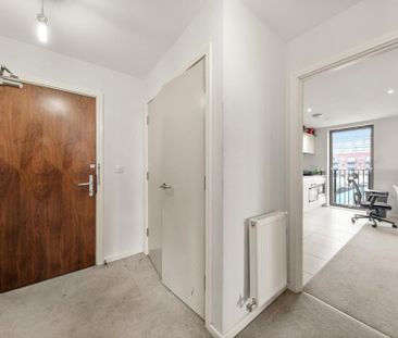 2 bedroom flat to rent - Photo 2