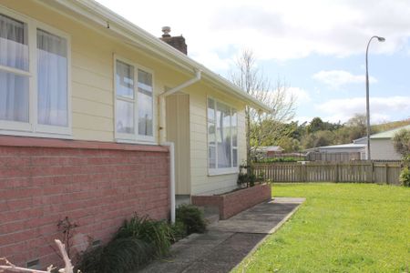 4 bedroom home on Matthews Ave - Photo 3