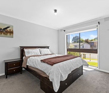 Immaculate Three Bedroom House - Photo 4