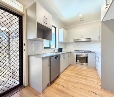 4 Thorne Avenue, Pendle Hill NSW 2145 - House For Rent | Domain - Photo 6